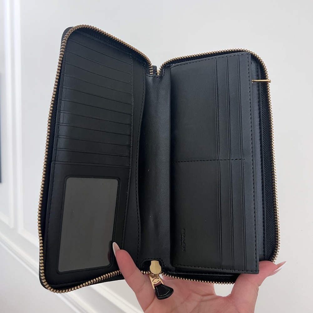 Coach Essential/Contential Wallet - image 7